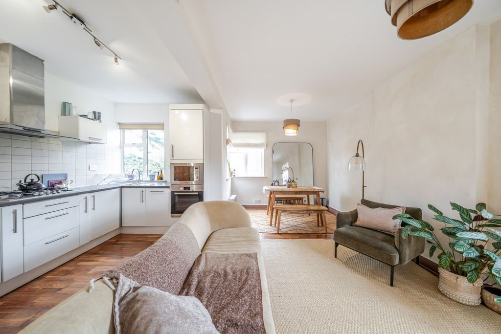 Property photo 1 of 8 Kitchen / Living