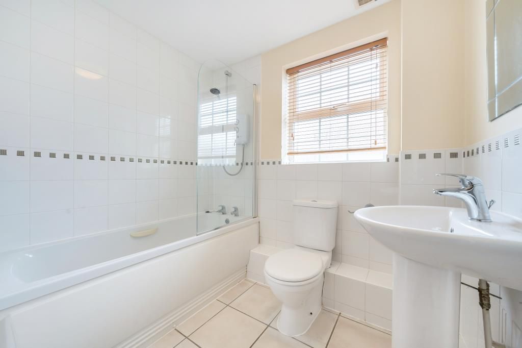 Property photo 3 of 10 Bathroom
