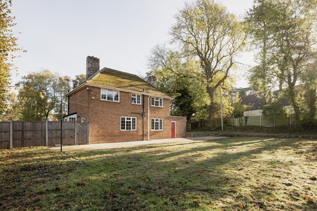 Property photo 2 of 20