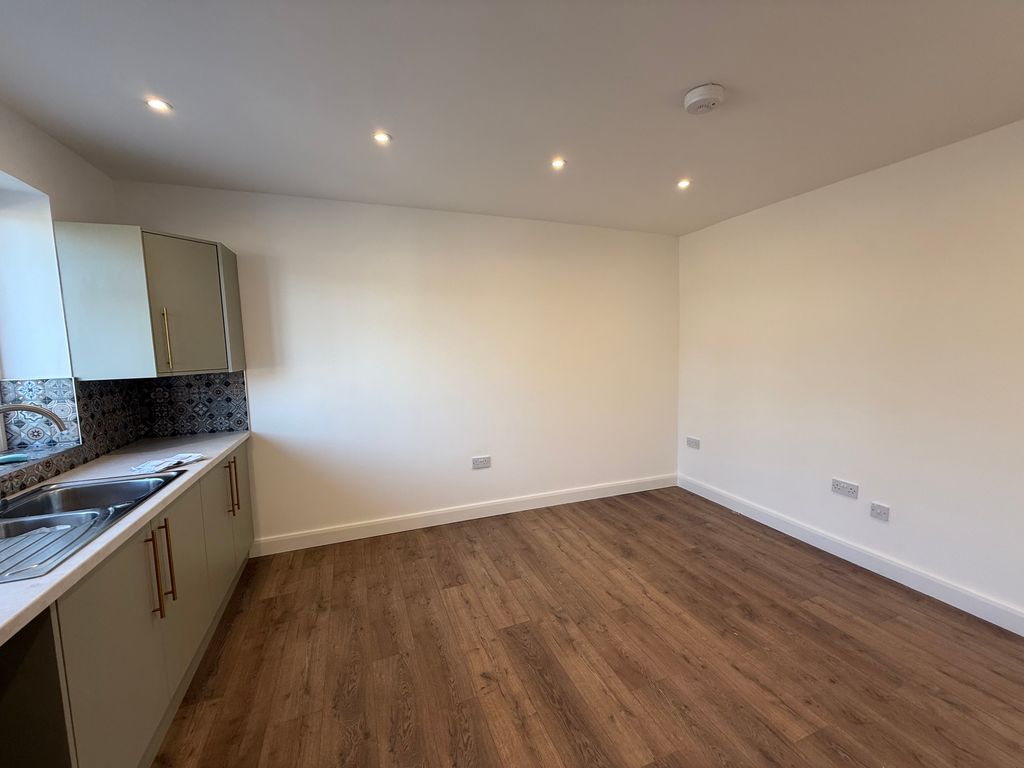 Property photo 3 of 9 Bedroom