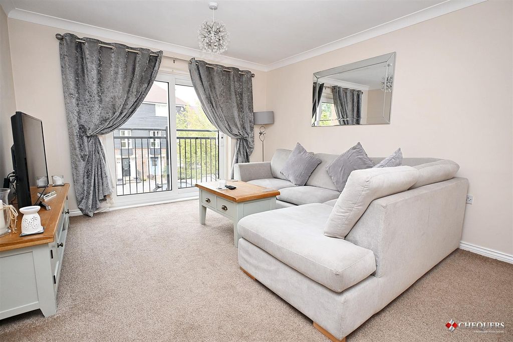 Property photo 2 of 14 Lounge