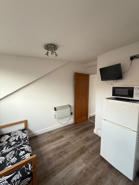 Property photo 3 of 8 Kitchen / Living