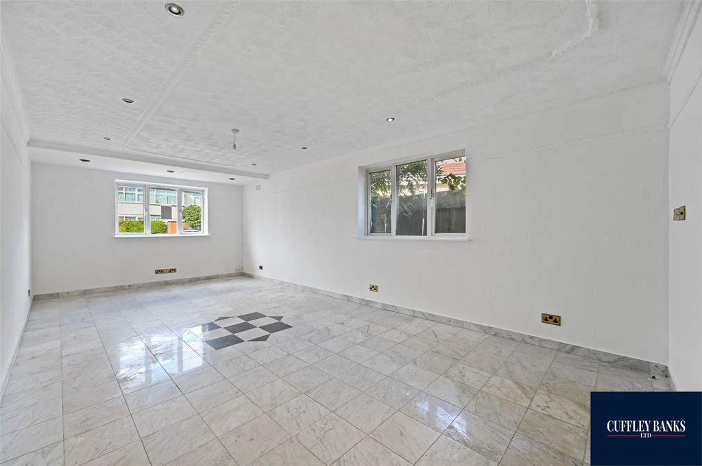 Property photo 2 of 15 Picture No. 03