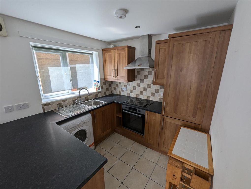 Property photo 2 of 10 Kitchen