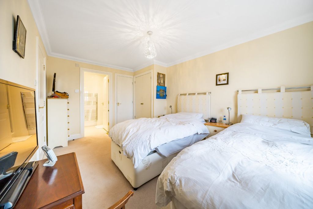 Property photo 2 of 18 Picture No. 07