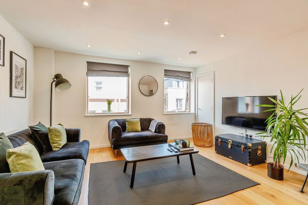 Property photo 3 of 13 Pbox-Img.Jpg