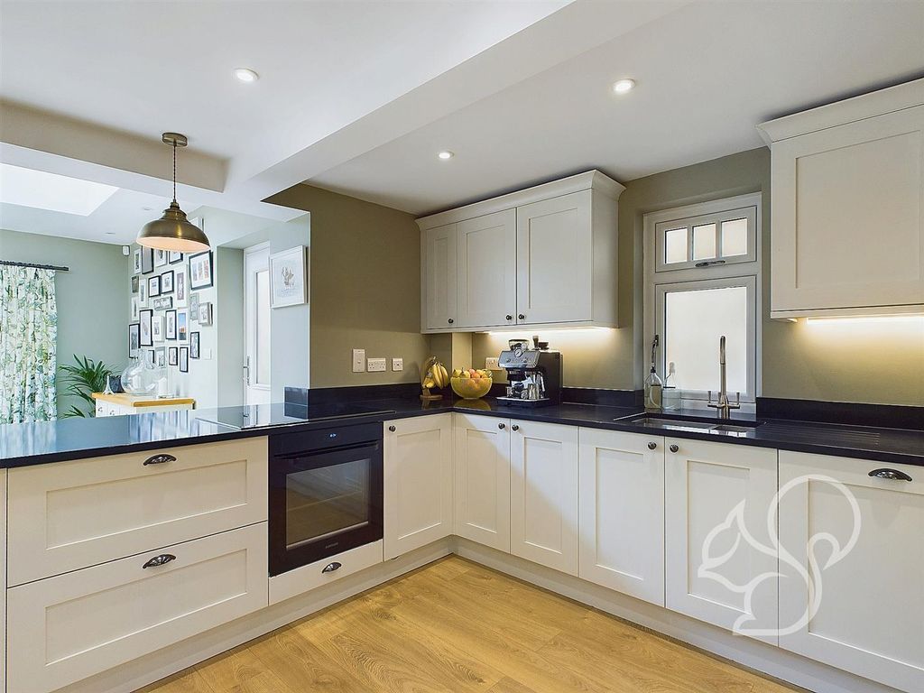 Property photo 3 of 46 Kitchen
