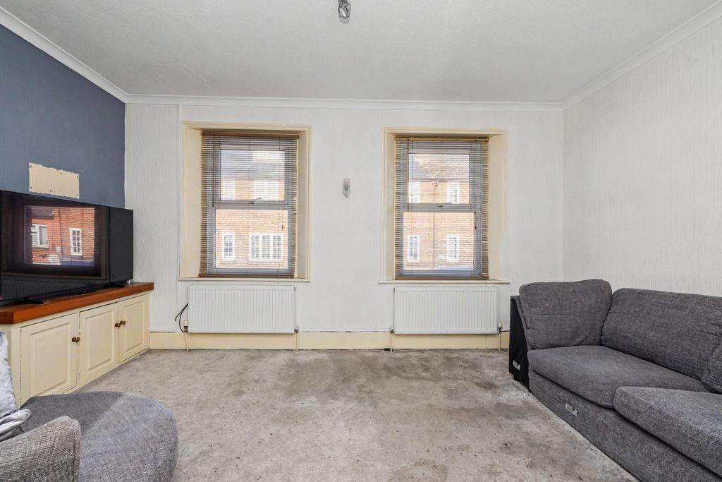 Property photo 2 of 18 89A High Street, Orpington, Br6 0Lf