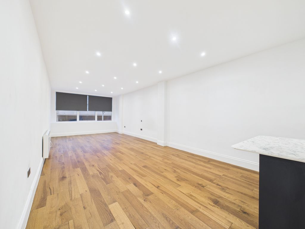 Property photo 3 of 4 Cam04693G0-Pr0033-Still001