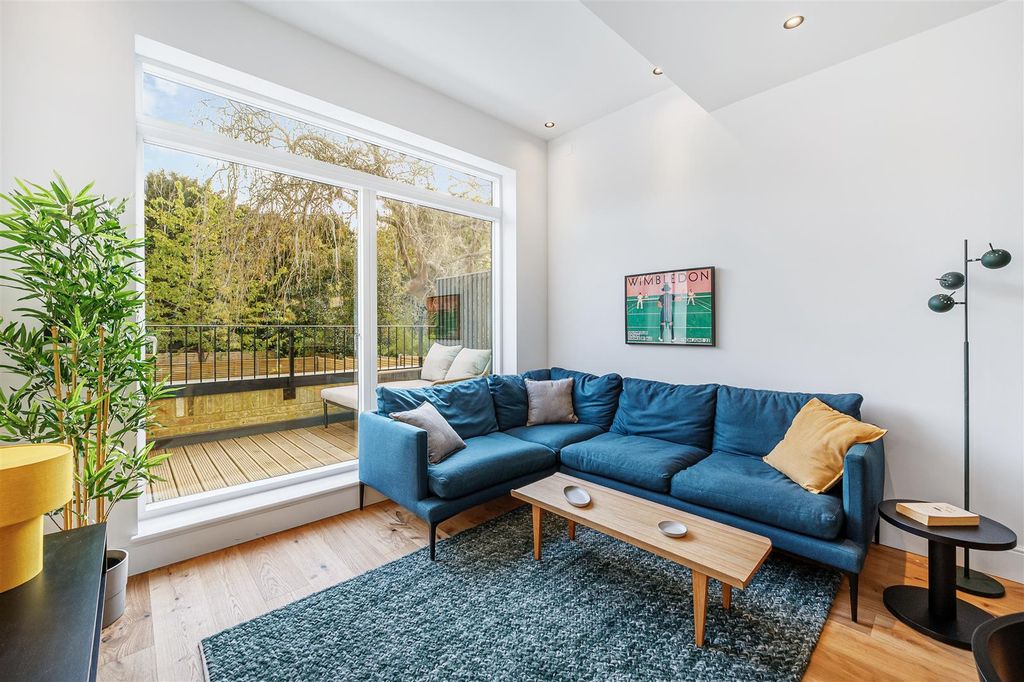 Property photo 2 of 21