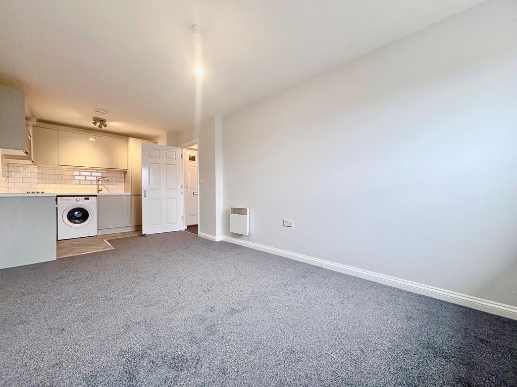 Property photo 3 of 8 Bathroom