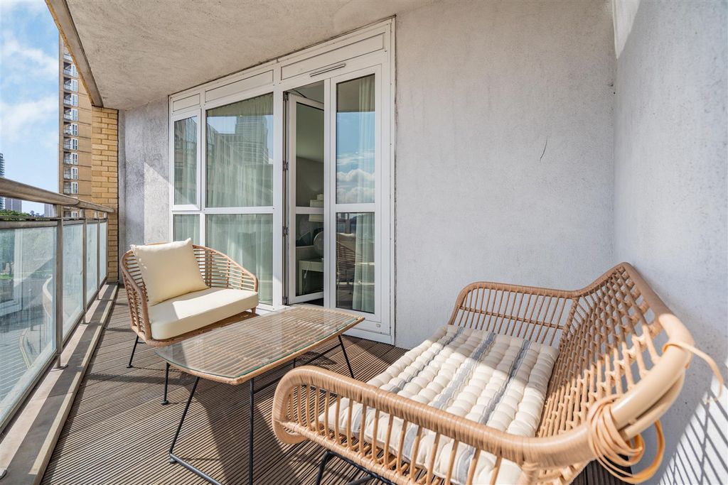 Property photo 1 of 15 Circus_Balcony2.Jpg