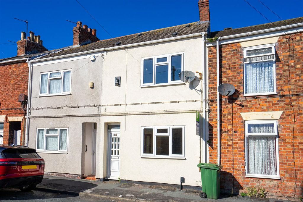 Property photo 1 of 12