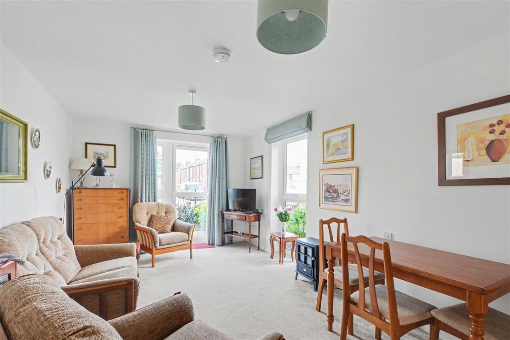 Property photo 2 of 14 Lounge Diner_1.Jpeg