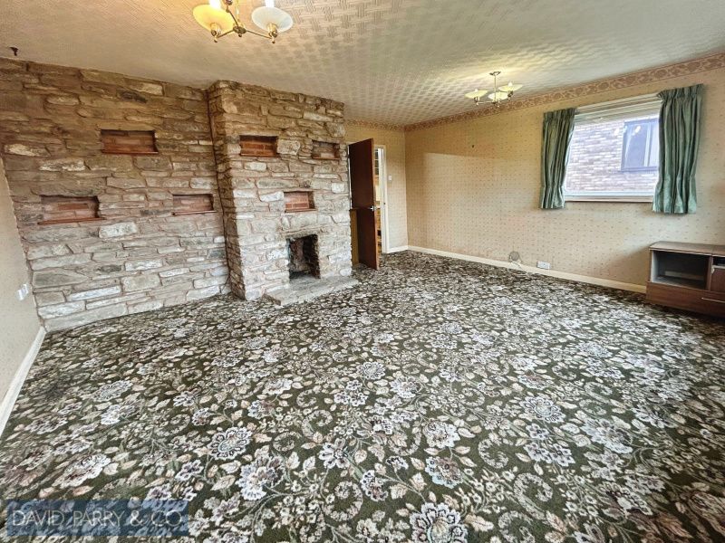 Property photo 3 of 15 Bungalow In A Generous Plot