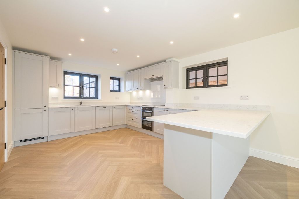 Property photo 2 of 13 Picture 2