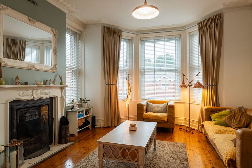 Property photo 2 of 43