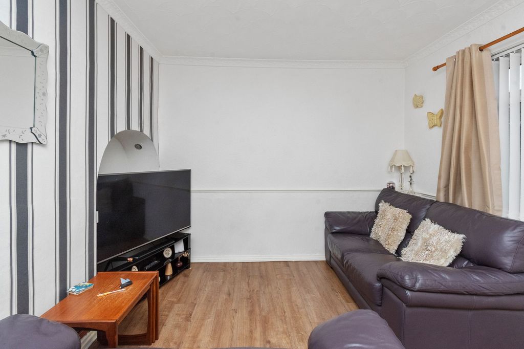 Property photo 2 of 26