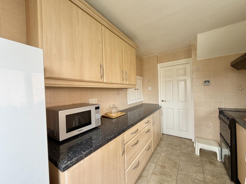 Property photo 3 of 23 Kitchen
