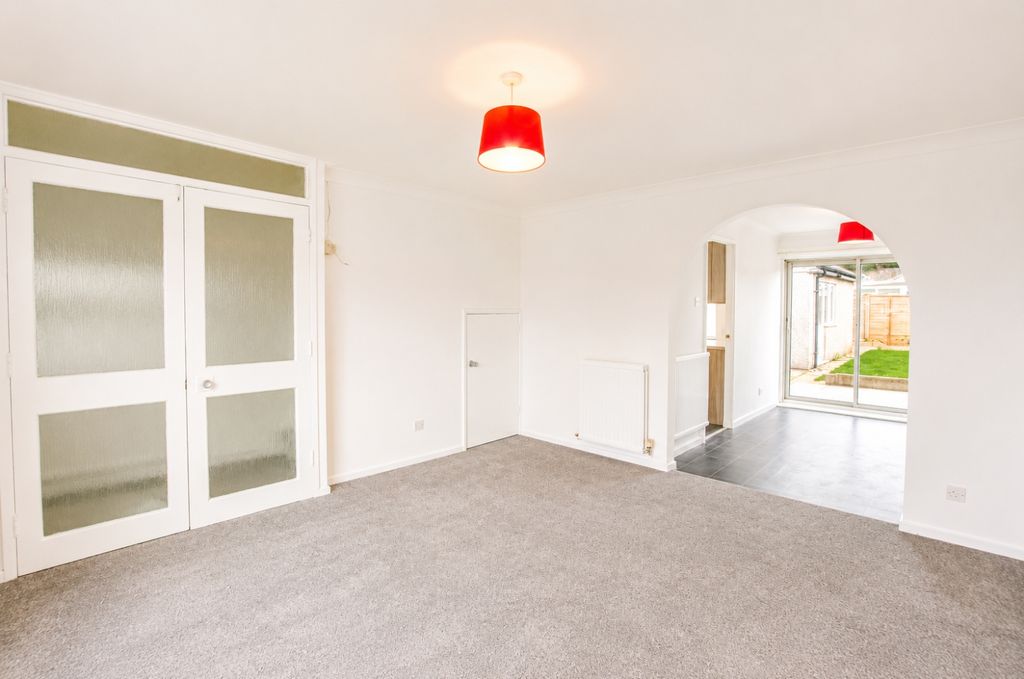Property photo 2 of 11 4Ec06191-3855-4c05-9B29-2E90Afc296F7