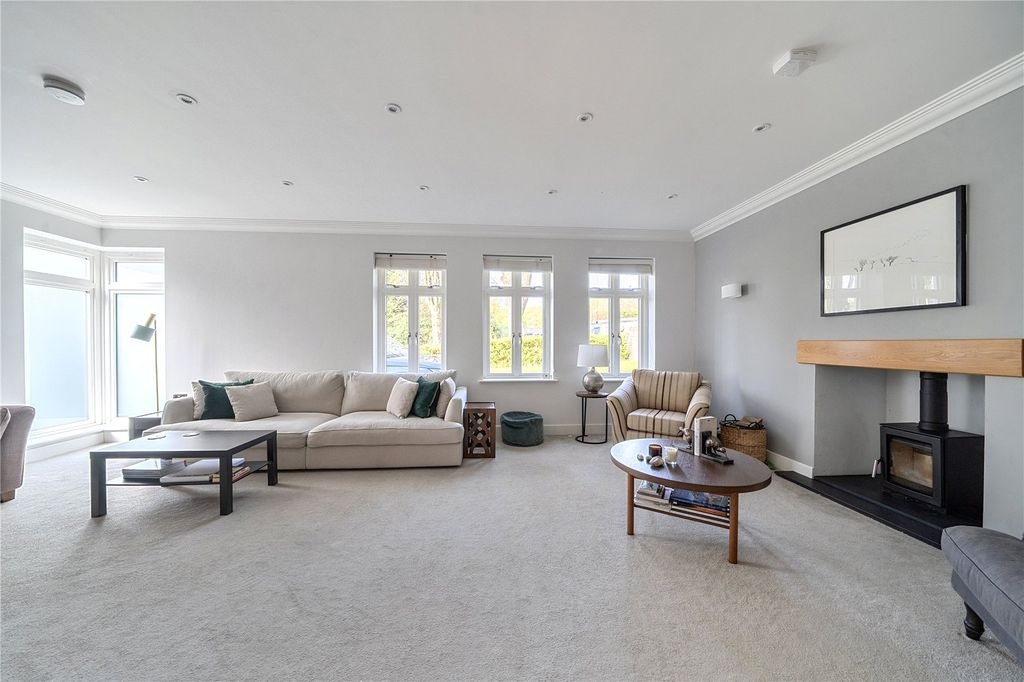 Property photo 3 of 14 Reception