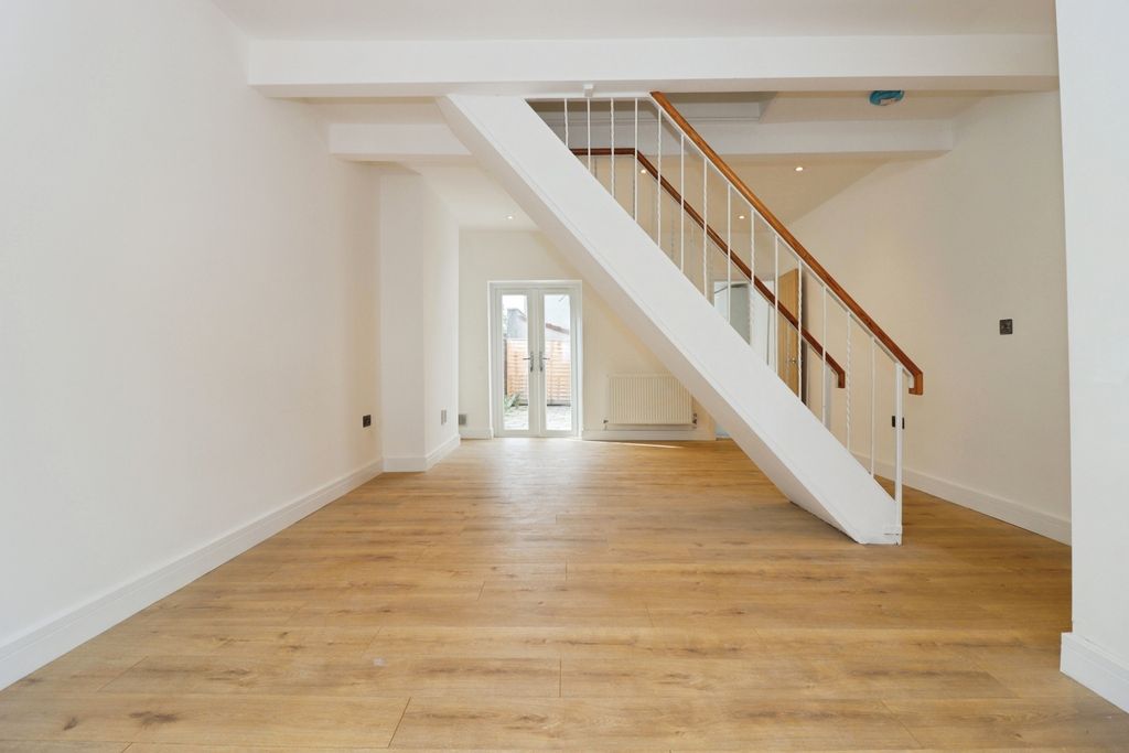 Property photo 2 of 14 Pbox-Img.Jpg