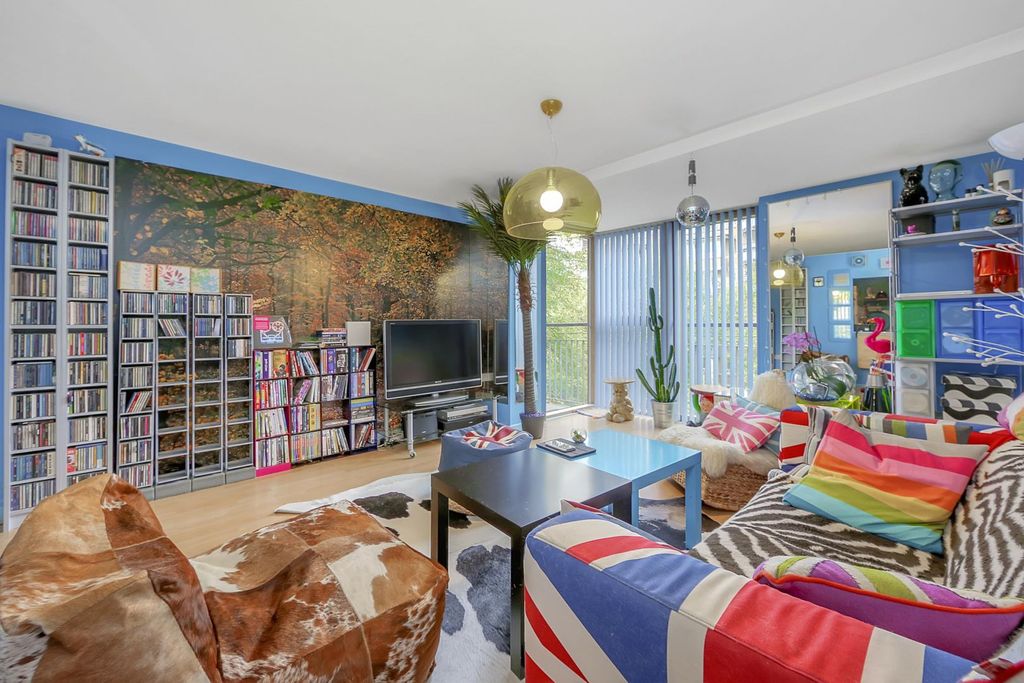 Property photo 1 of 10 Lounge