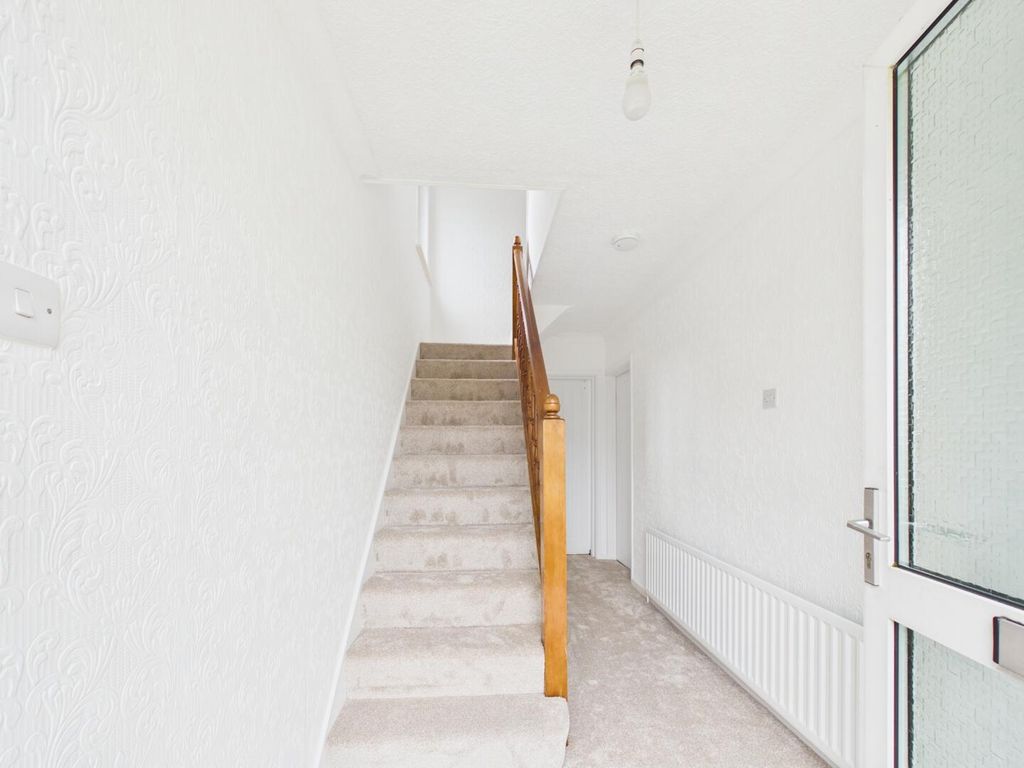 Property photo 2 of 17 Hallway