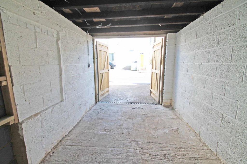 Property photo 3 of 3 Garage