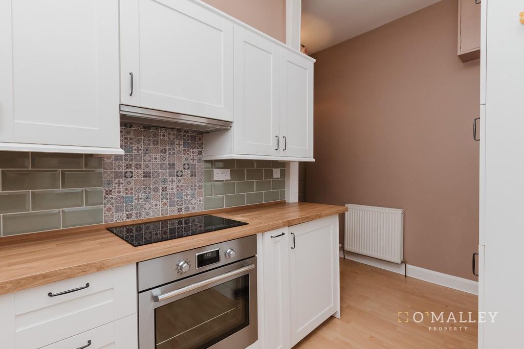 Property photo 3 of 14 Kitchen