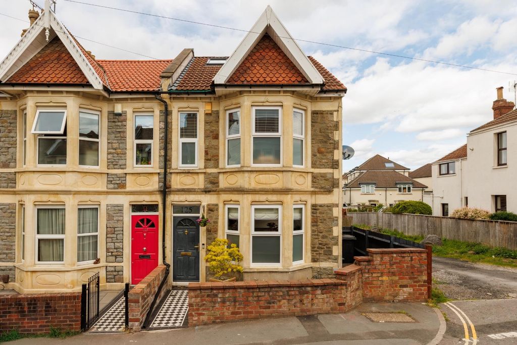Property photo 2 of 34 125 Bloomfield Road-40.Jpg