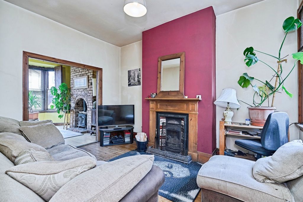 Property photo 3 of 17 Pbox-Img.Jpg
