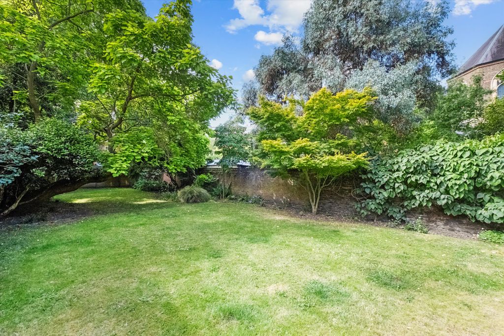 Property photo 3 of 24 Image
