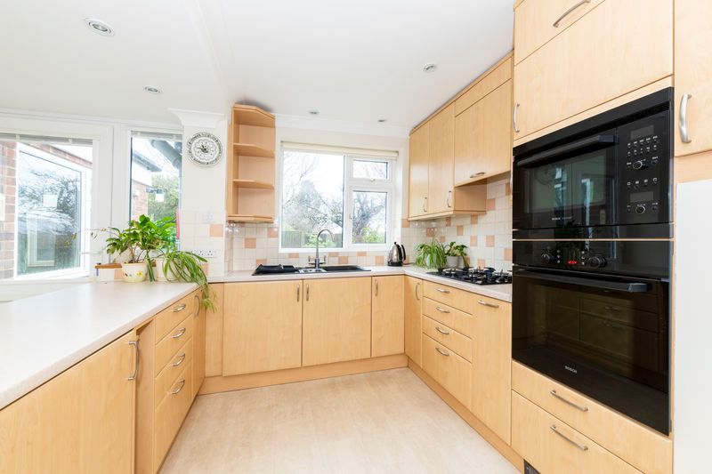 Property photo 3 of 17 Photo 9