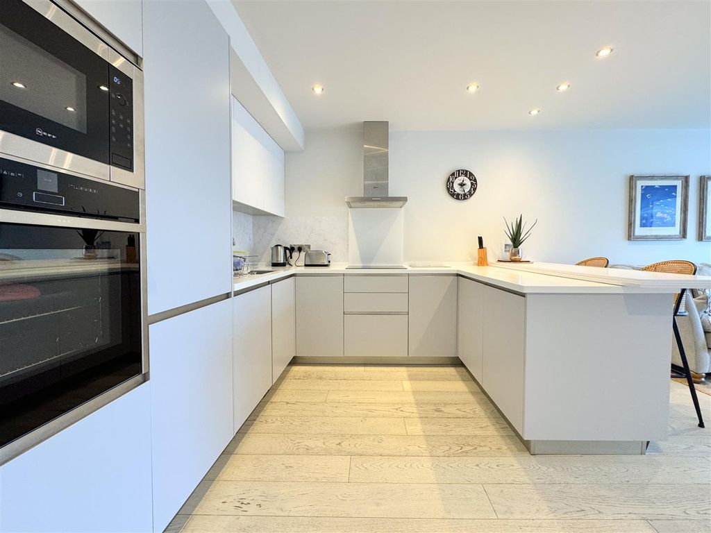 Property photo 3 of 16 Kitchen Area