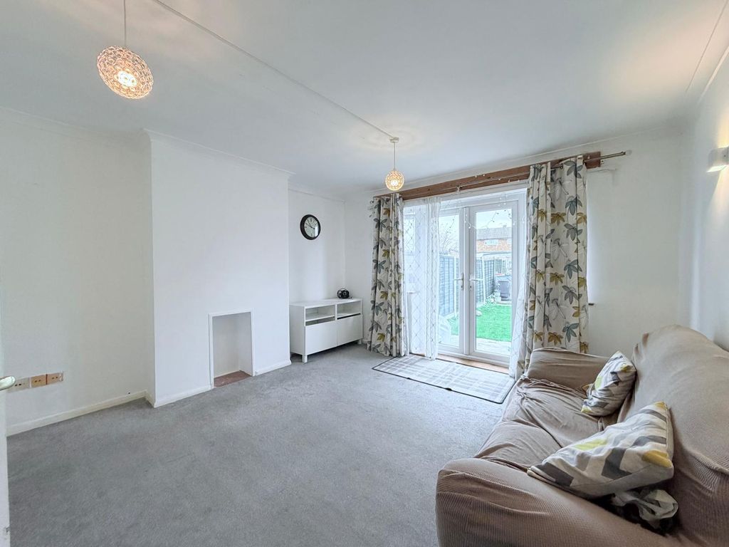 Property photo 1 of 6 Living Room