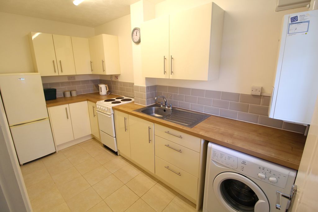 Property photo 2 of 9 Kitchen
