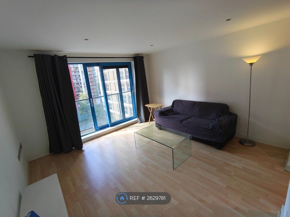 Property photo 1 of 8 Living Room