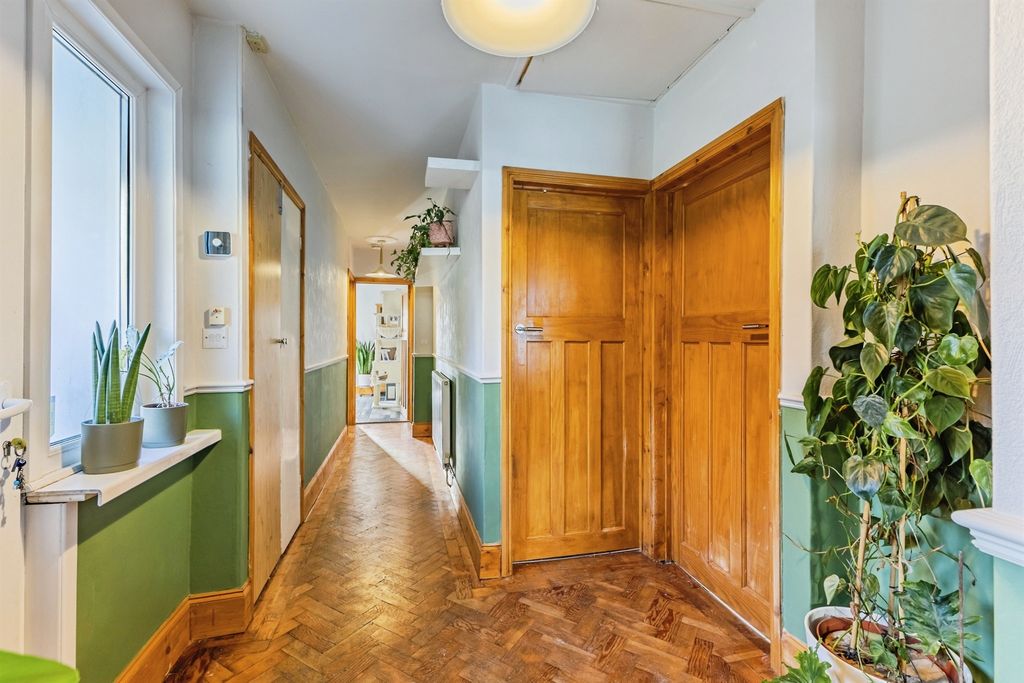 Property photo 2 of 21