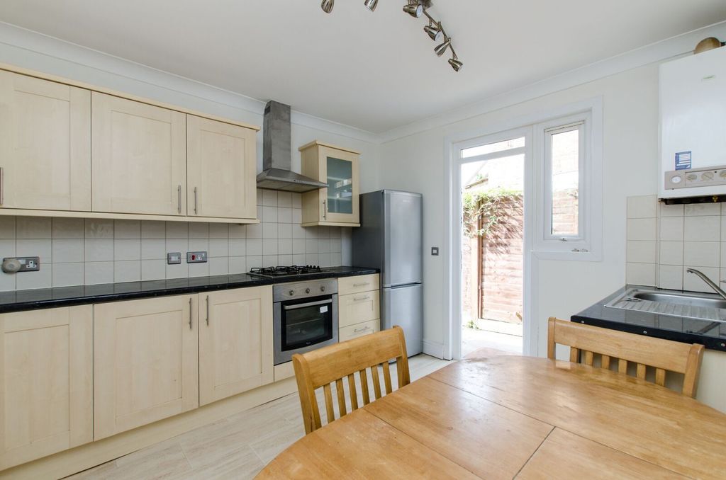 Property photo 3 of 8
