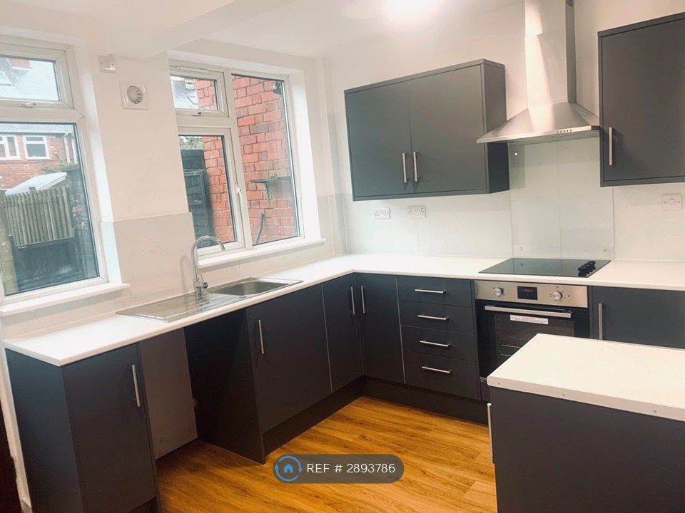 Property photo 1 of 8 Kitchen