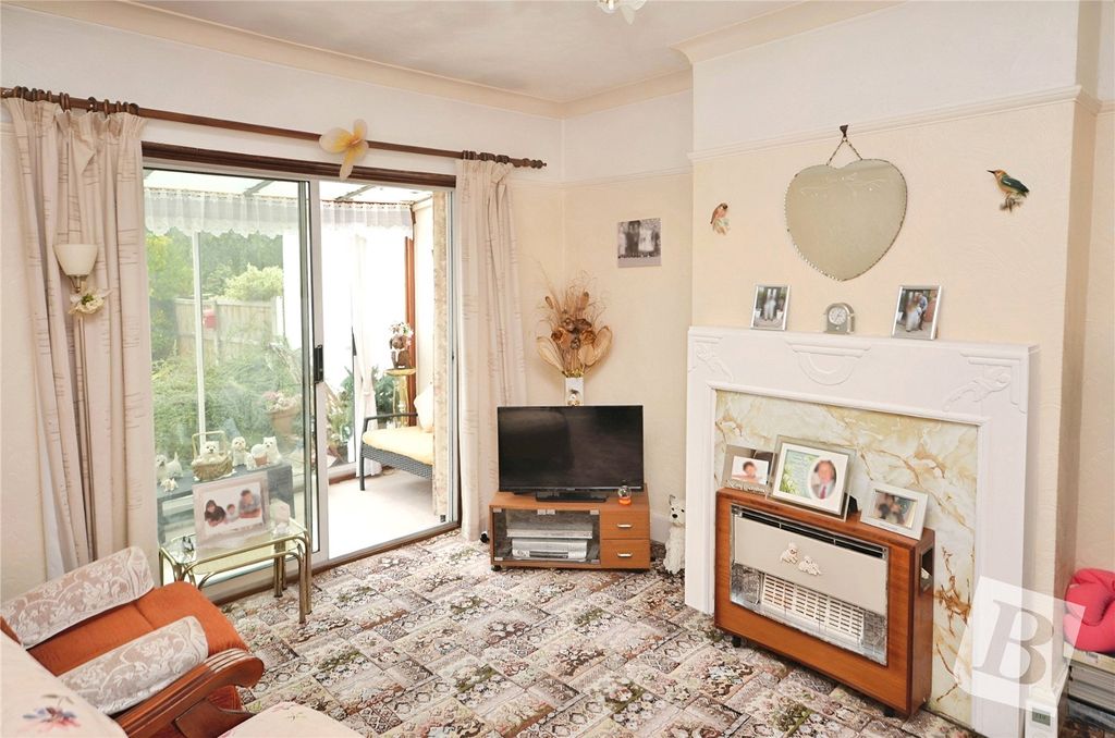 Property photo 3 of 14 Lounge