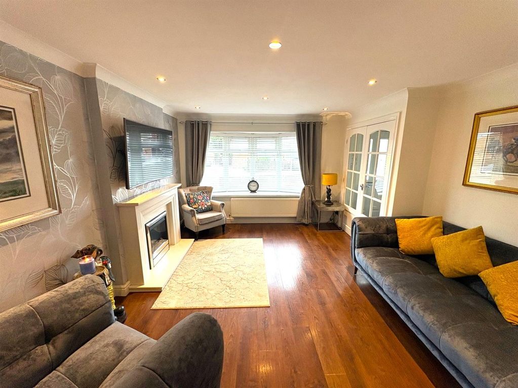 Property photo 2 of 15 Lounge