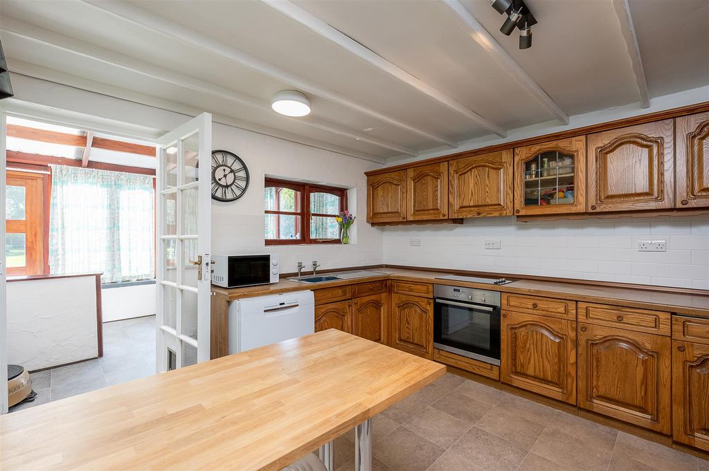 Property photo 3 of 18 Kitchen