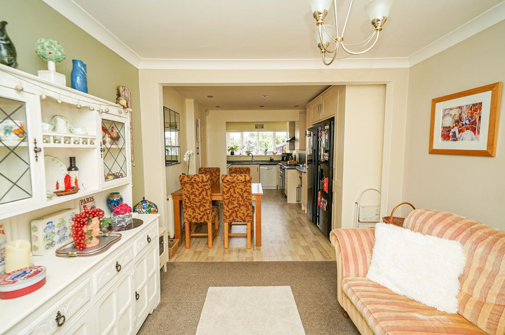 Property photo 3 of 28