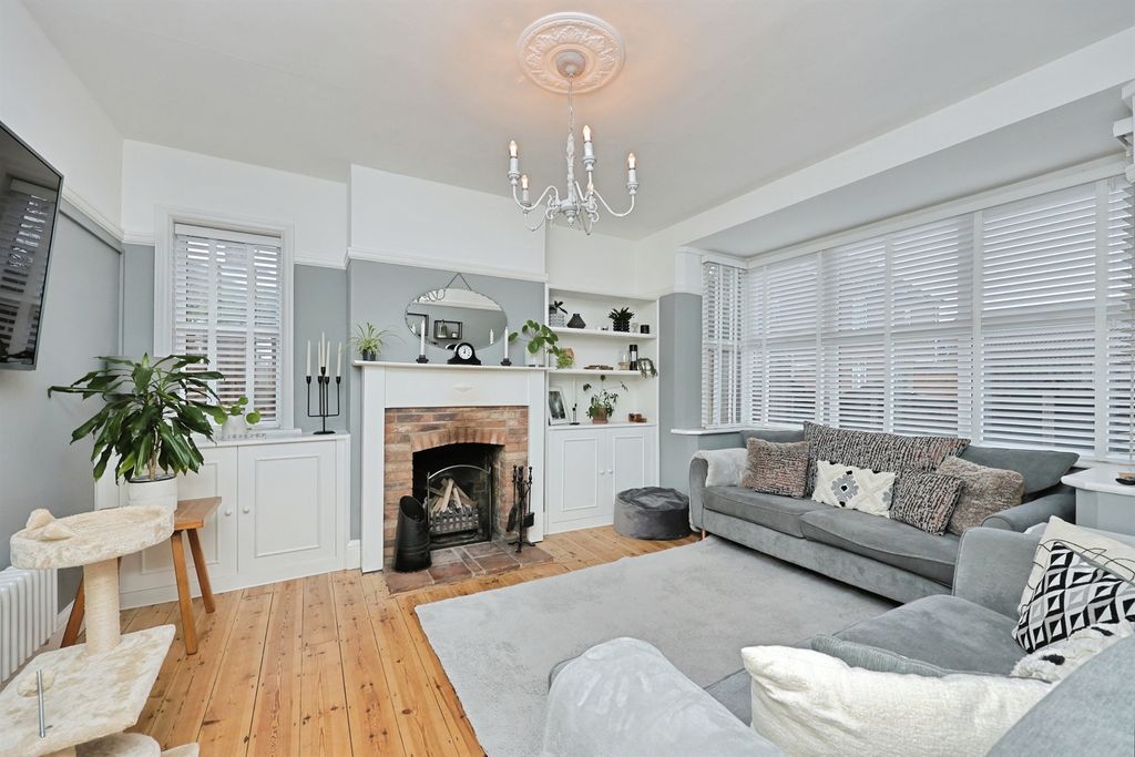 Property photo 2 of 21