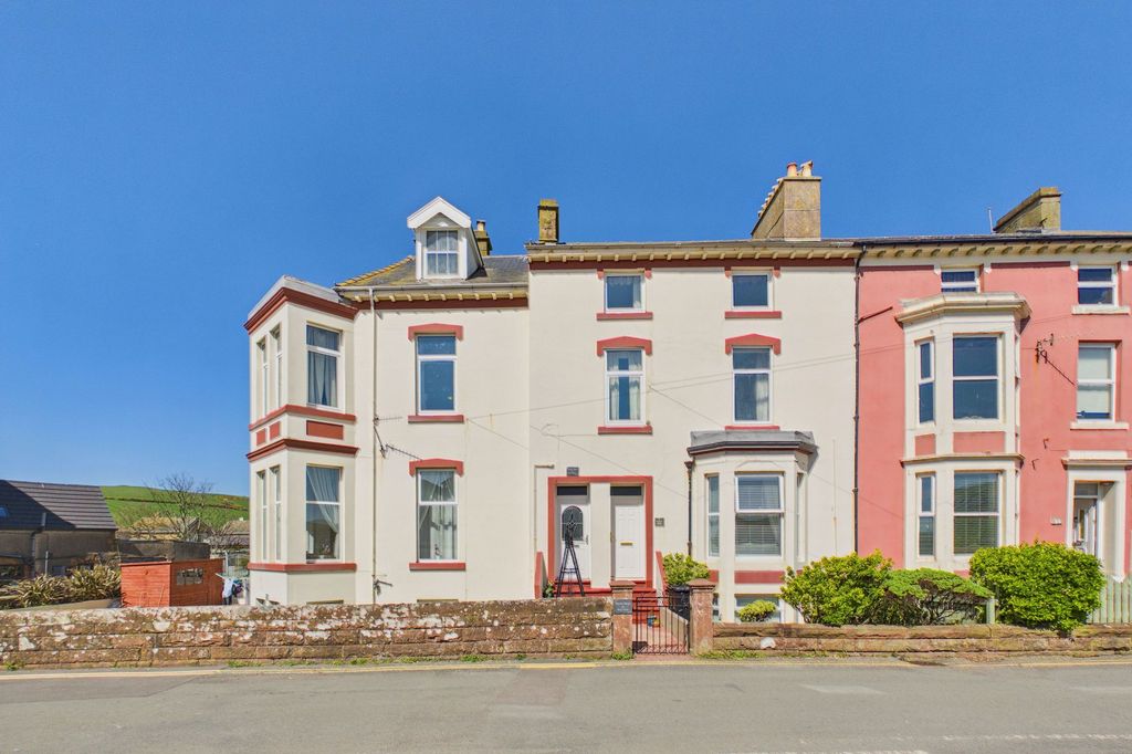Property photo 2 of 33