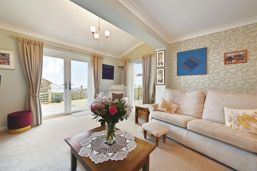 Property photo 3 of 27 Living Room