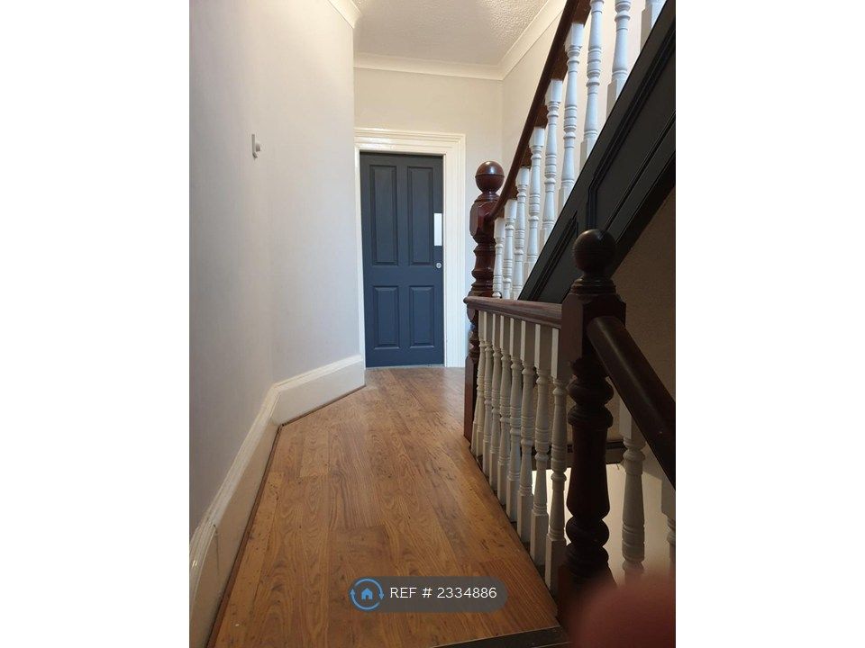 Property photo 3 of 16 Communal Hallway