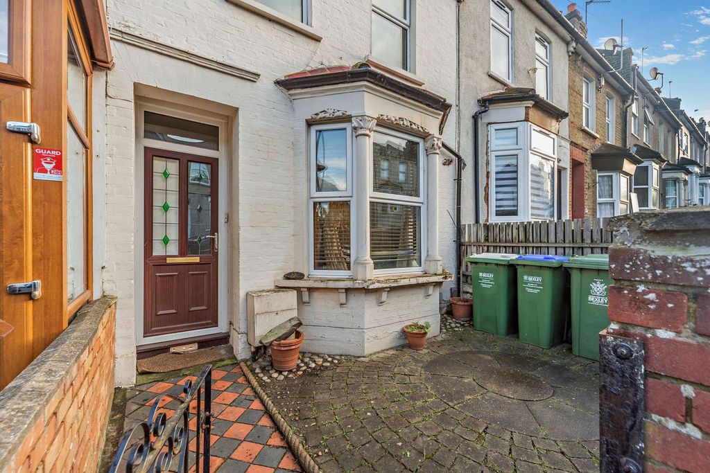 Property photo 2 of 22